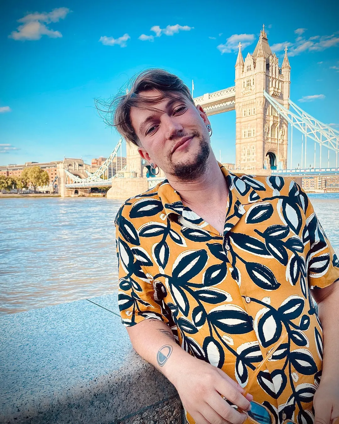 Cedecé en Londres, de vacaciones, antes de volver a la carga.